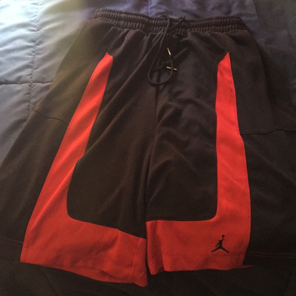COPY - Jordon shorts black and red size medium